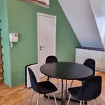 Modern Apartment In City Center