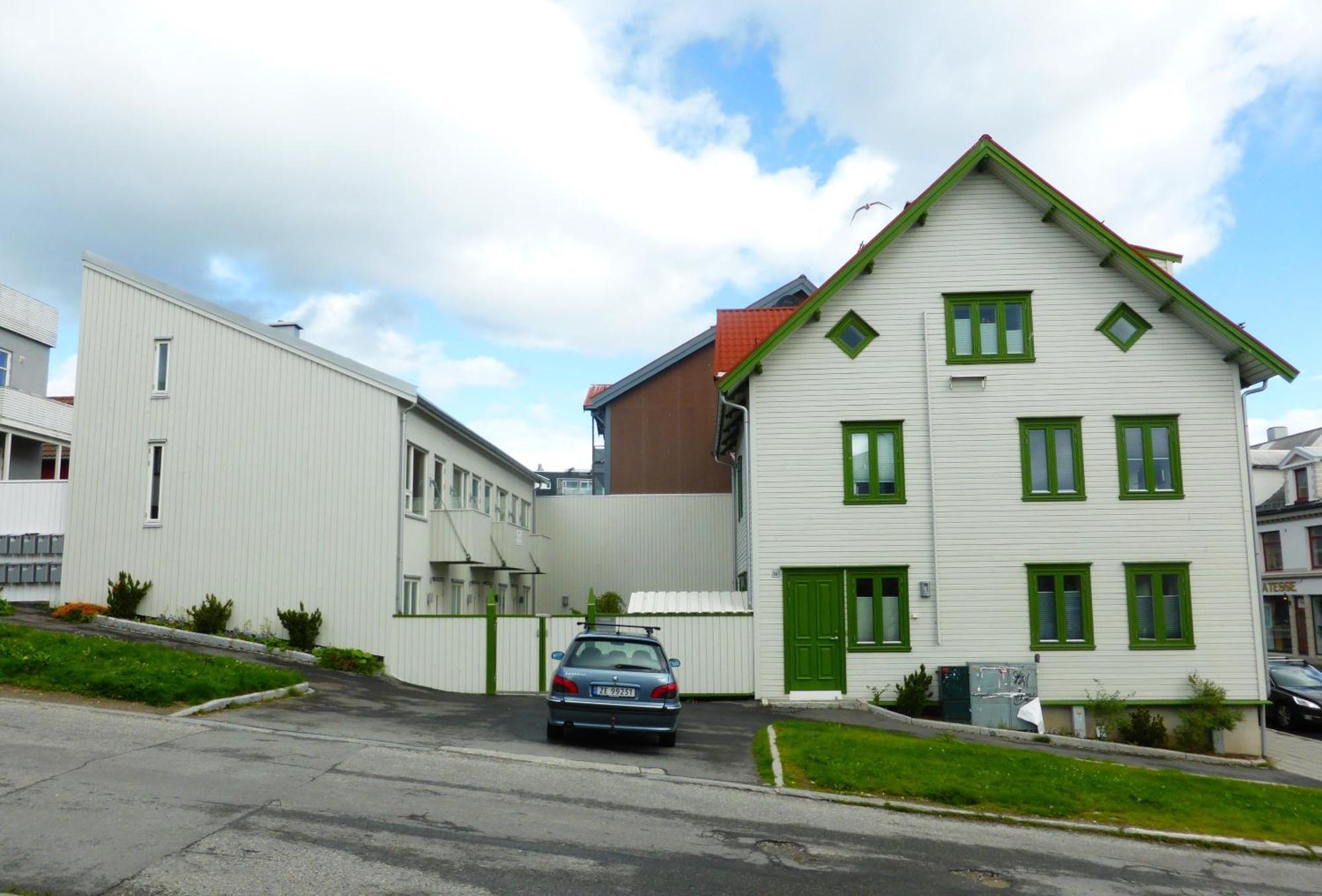 Modern In Center Apartment