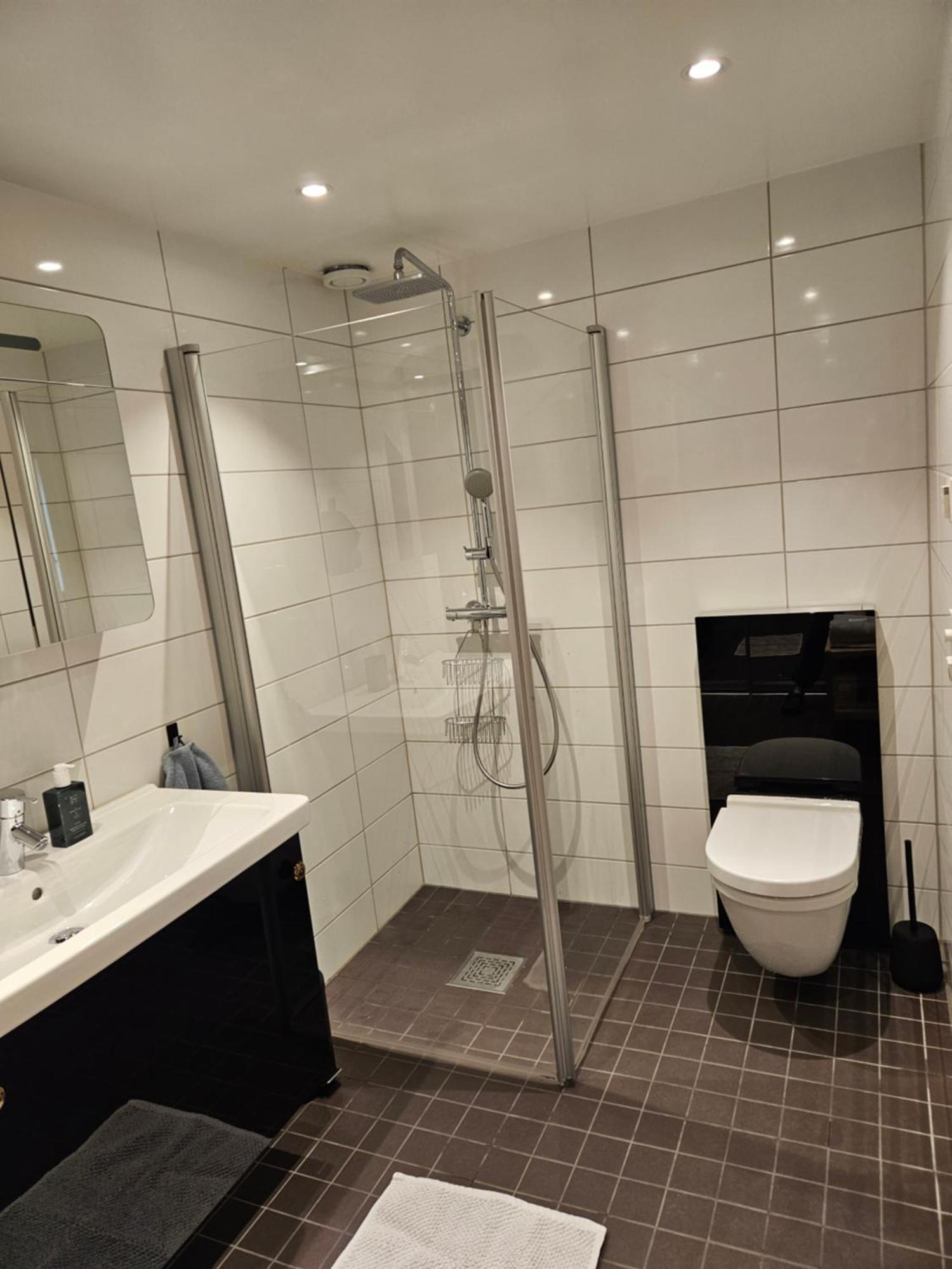 Modern In Center Apartment